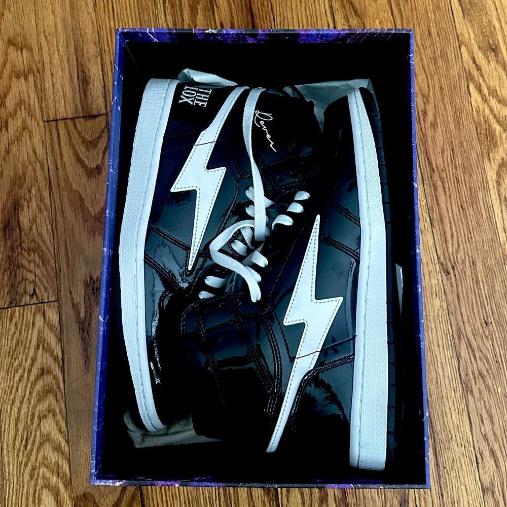 BRAND NEW AIR KIY SNEAKERS ( THE LOX EDITION)